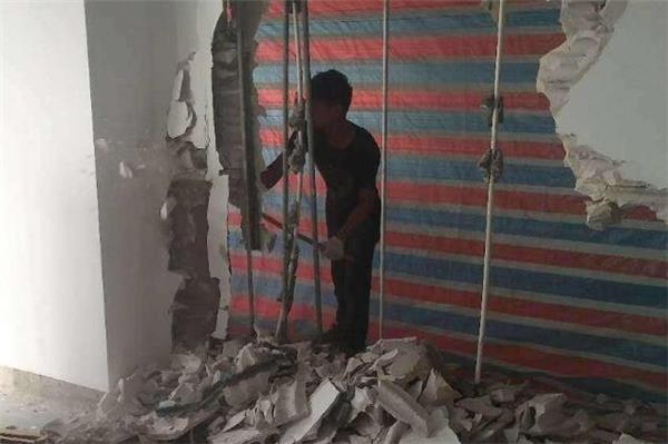 商場撤場商鋪里拆除裝修玻璃膠需要弄干凈嗎？