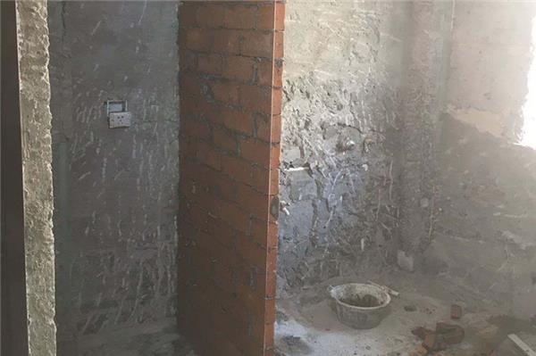 老房子裝修，原來洗澡間的瓷磚不拆再重新裝修可以嗎？