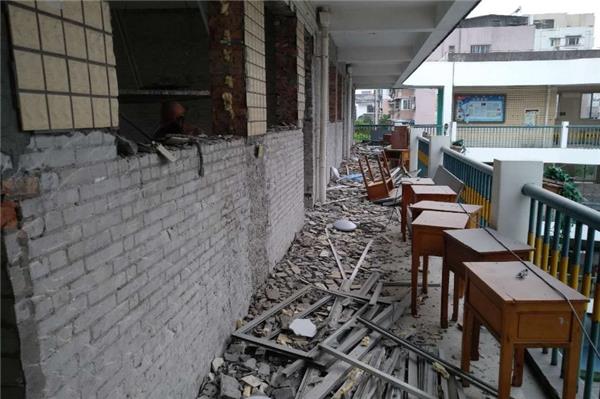 舊樓陽臺怎么拆？