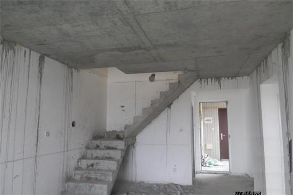 如何拆混凝土樓梯。