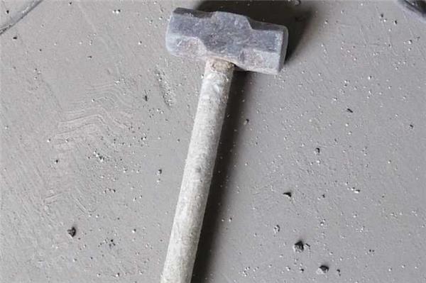 裝修拆除，砸地磚使用什么工具？