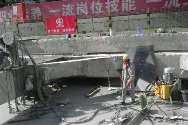 混凝土切割拆除工程，如何在頂板上切割拆除開洞口？