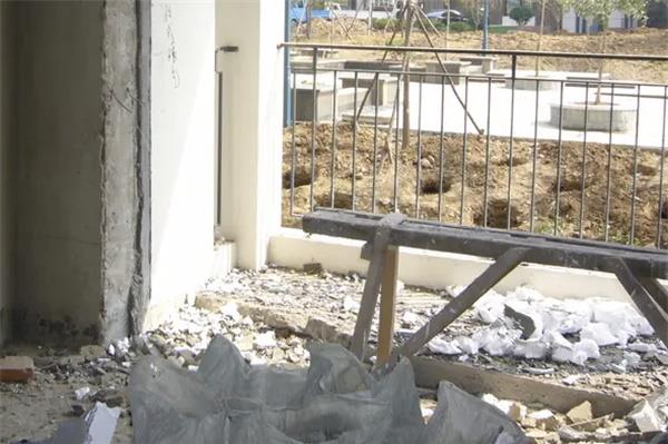 裝修砸墻怎么收費 ，裝修砸墻垃圾費怎么收費？