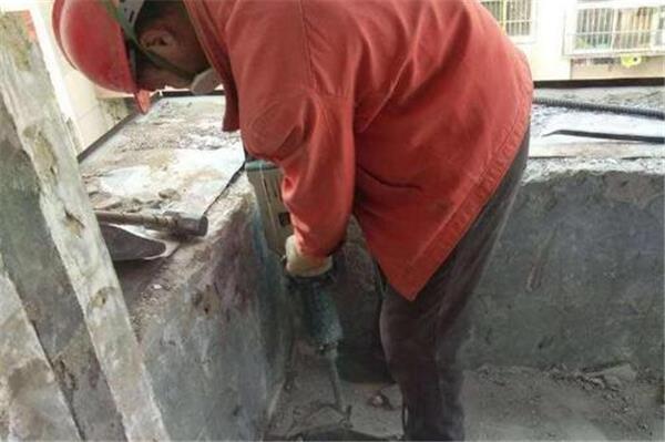 拆除瓷磚，衛生間拆除