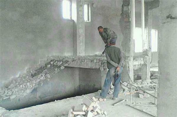 拆除樓梯和裝修拆除的費用是多少？