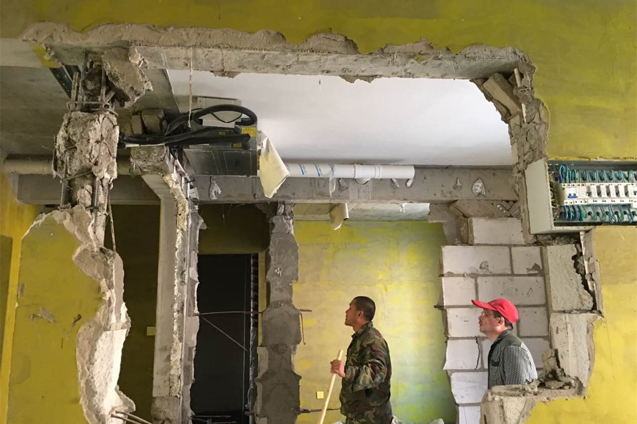 砸墻一時(shí)爽，一旦砸錯(cuò)可能讓全樓變成危樓！家中這幾處墻體千萬不能砸！