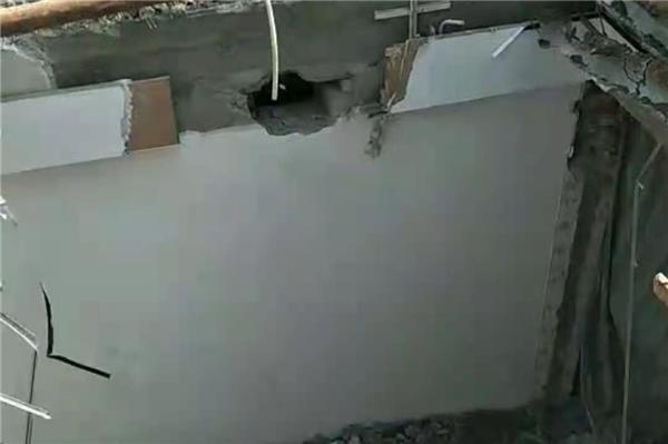 樓房安裝電梯時如何安全的在頂板上開洞口