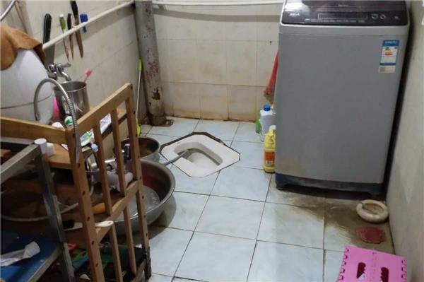 衛(wèi)生間翻新攻略：瓷磚拆除與蹲便器更換詳解