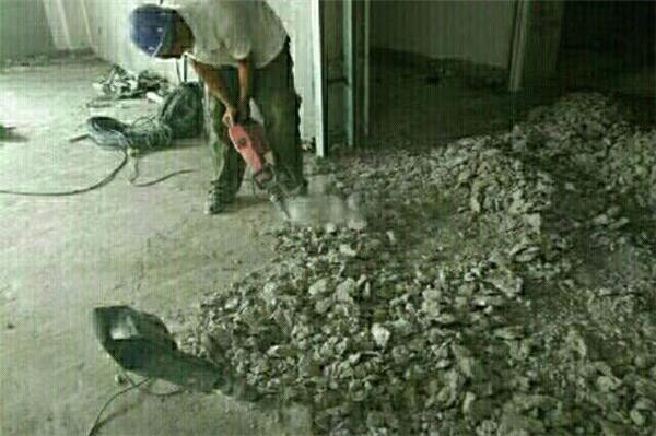 混凝土地面剔鑿的原因有哪些？剔鑿地面多少錢一平米？