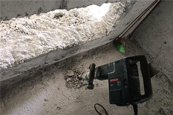 建筑開洞工程中結(jié)構(gòu)剔鑿的核心技術(shù)要求與施工規(guī)范